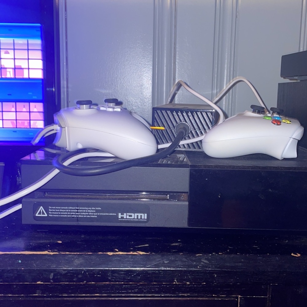 Xbox One - Picture 2 of 3